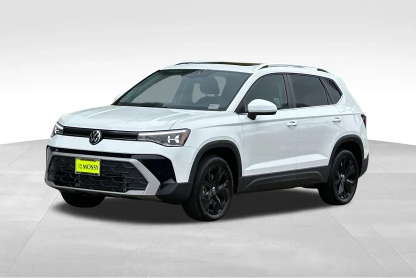 2025 Volkswagen Taos SE photo 1