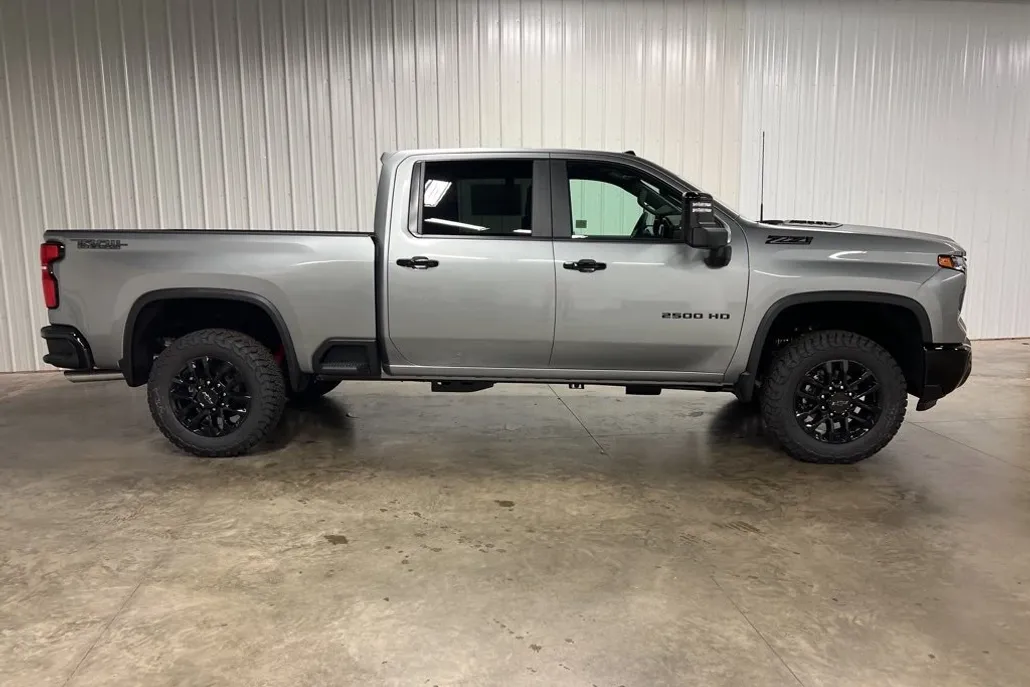 2026 Chevrolet Silverado 2500HD LT photo 1