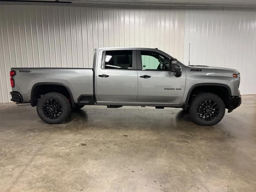 2026 Chevrolet Silverado 2500HD LT photo 1