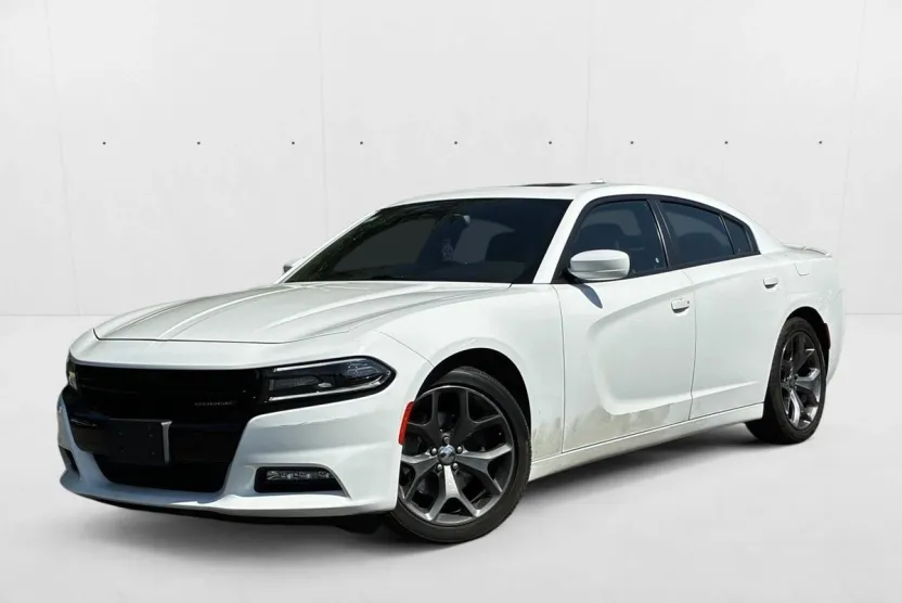 2016 Dodge Charger SXT photo 1
