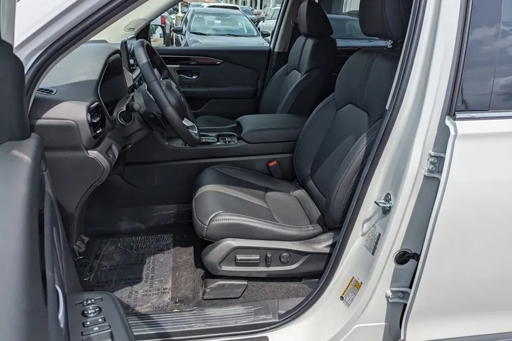 2025 Honda Pilot Touring photo 1
