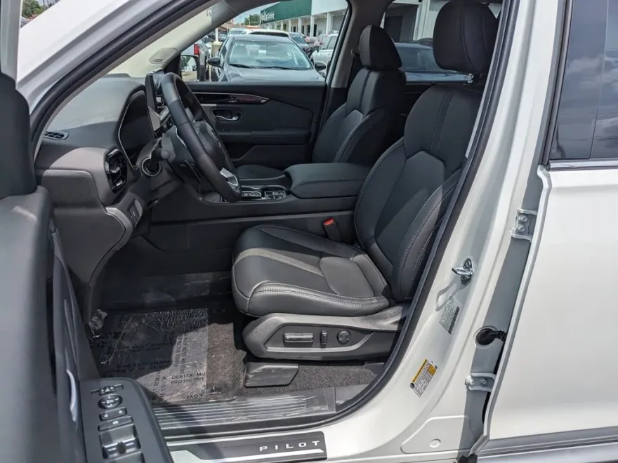 2025 Honda Pilot Touring photo 1