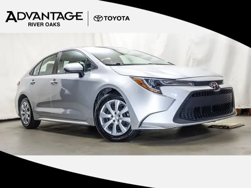 2021 Toyota Corolla LE photo 1