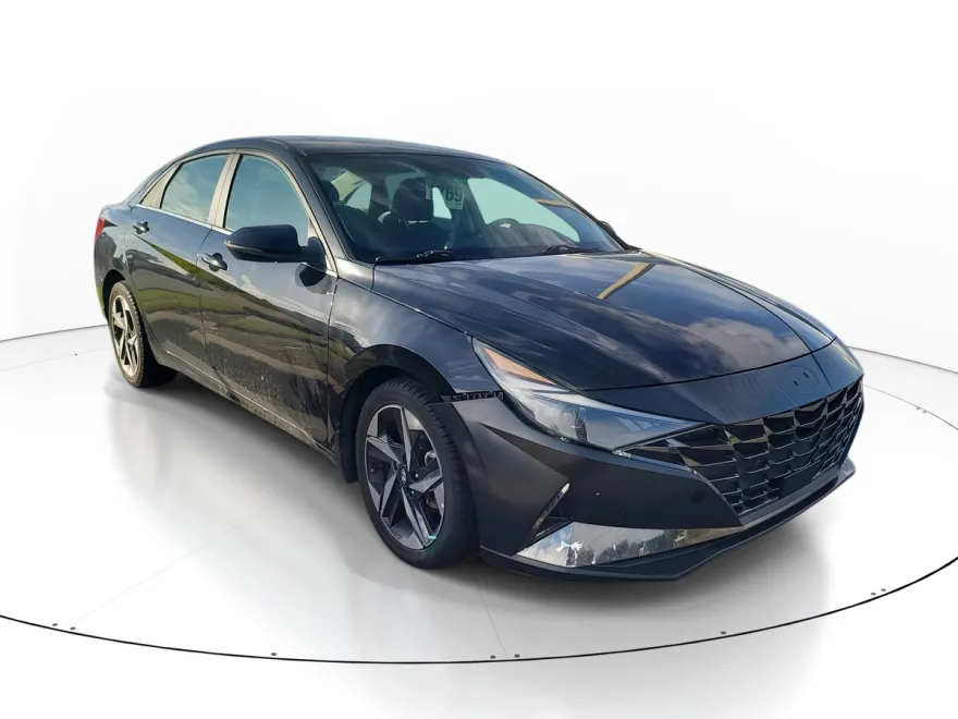 2022 Hyundai Elantra SEL photo 1