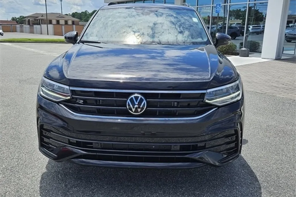 2024 Volkswagen Tiguan SE R-Line Black photo 1