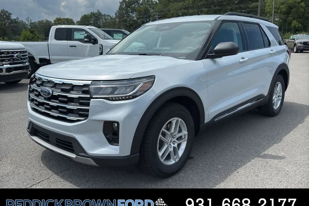 2025 Ford Explorer photo 1
