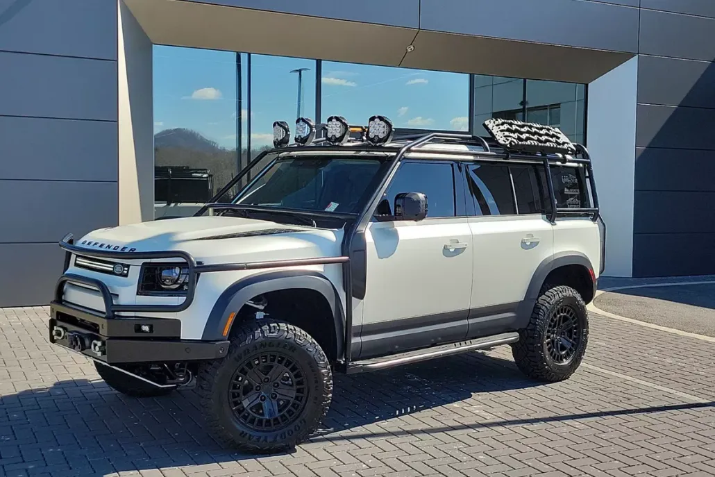 2024 Land Rover Defender 110 S photo 1