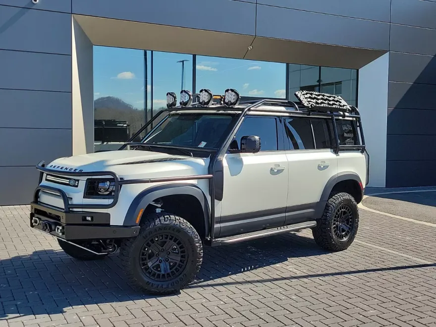 2024 Land Rover Defender 110 S photo 1