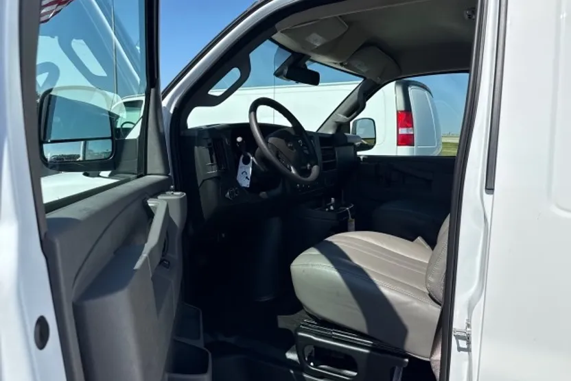 2025 Chevrolet Express Cargo 2500 photo 1