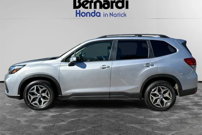 2020 Subaru Forester Premium photo 1
