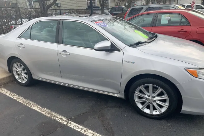 2012 Toyota Camry Hybrid photo 1