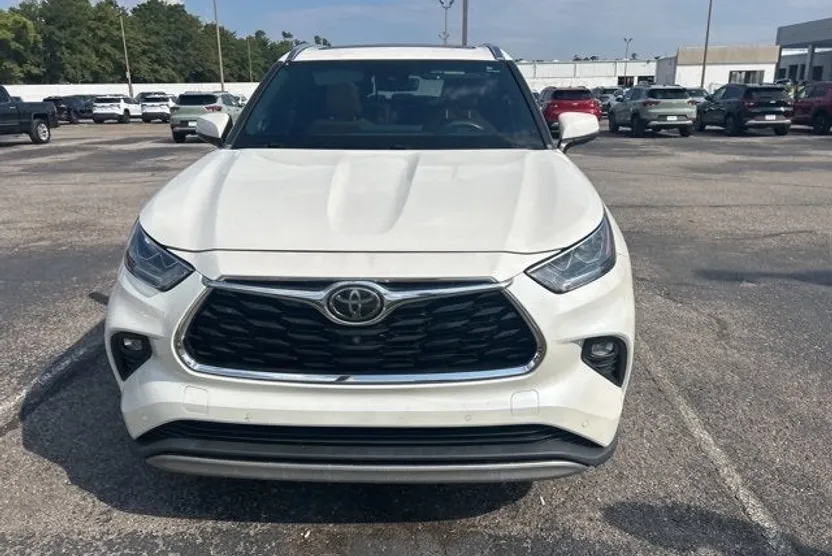 2021 Toyota Highlander Platinum photo 1