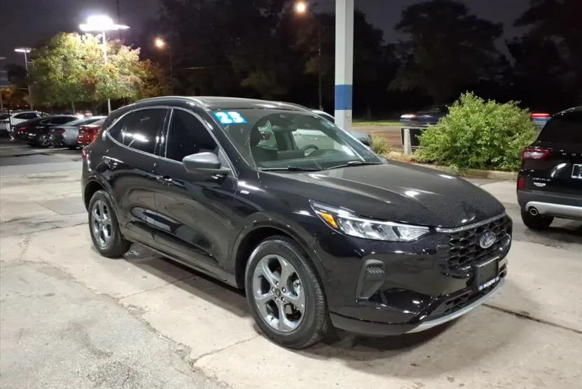 2023 Ford Escape ST-Line photo 1