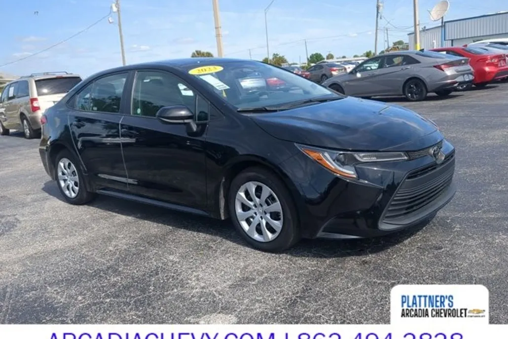 2023 Toyota Corolla LE photo 1