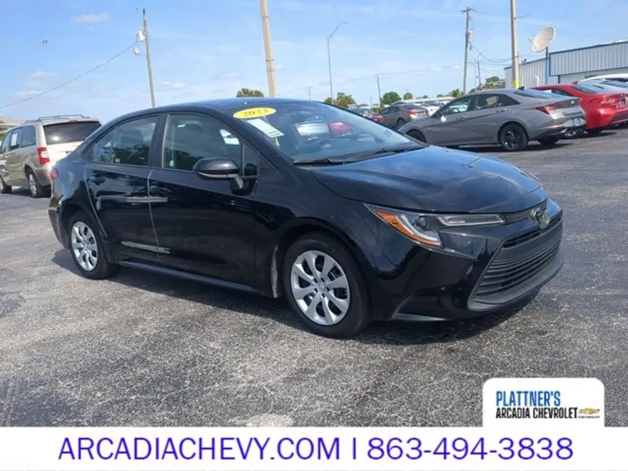 2023 Toyota Corolla LE photo 1