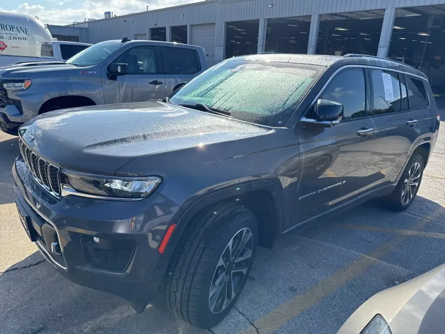 2023 Jeep Grand Cherokee Overland photo 1