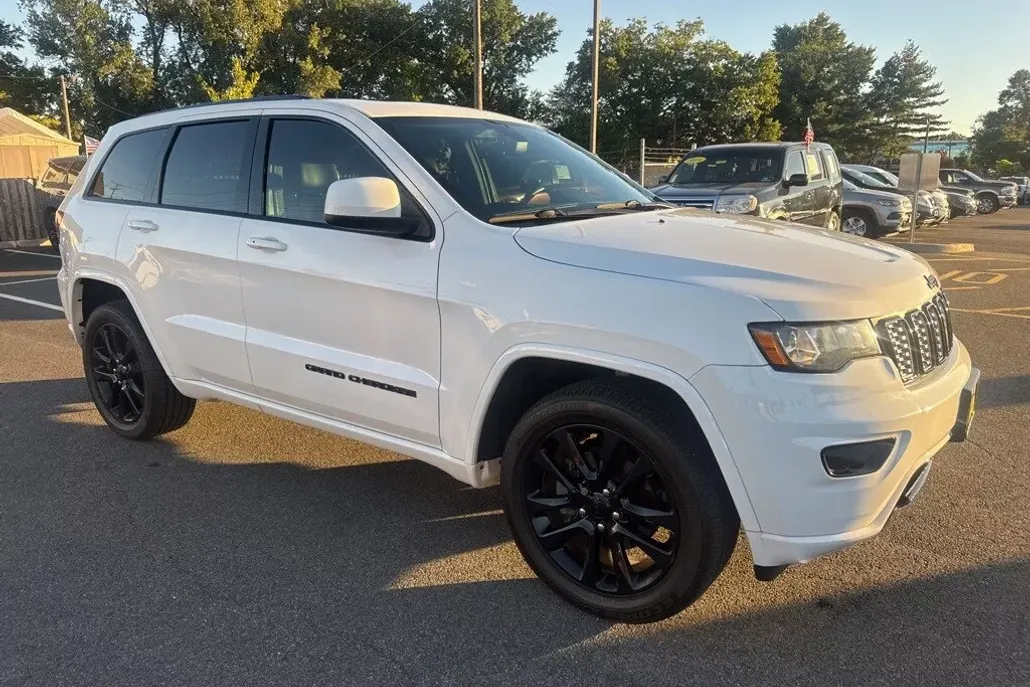 2018 Jeep Grand Cherokee Laredo photo 1
