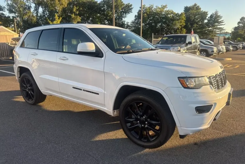 2018 Jeep Grand Cherokee Laredo photo 1