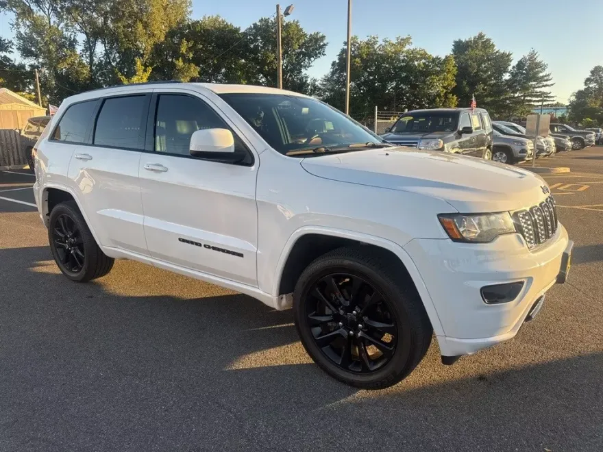 2018 Jeep Grand Cherokee Laredo photo 1