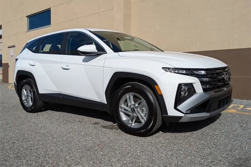 2025 Hyundai Tucson SE photo 1