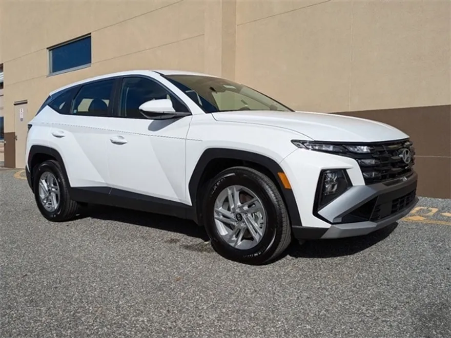 2025 Hyundai Tucson SE photo 1