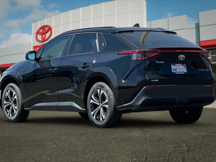 2024 Toyota bZ4X XLE photo 1