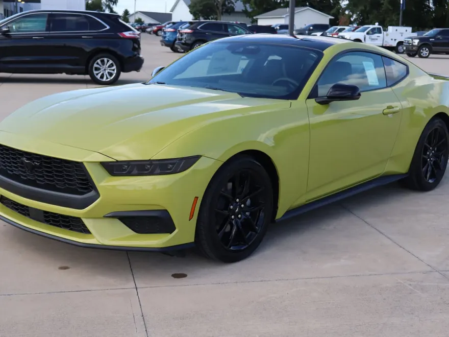 2025 Ford Mustang EcoBoost Premium photo 1