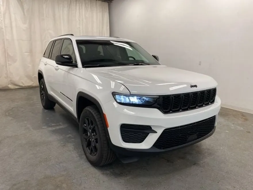 2025 Jeep Grand Cherokee Altitude photo 1