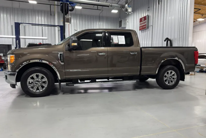 2017 Ford F-250 Lariat photo 1