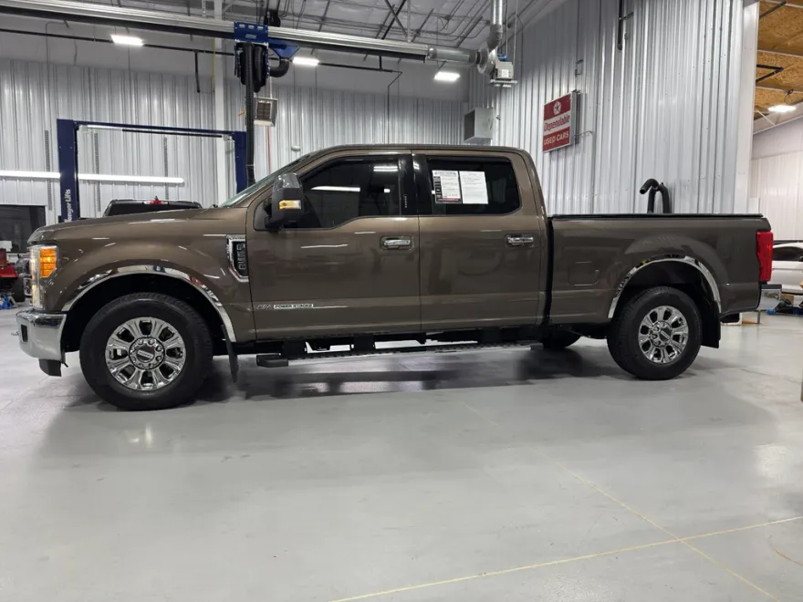2017 Ford F-250 Lariat photo 1