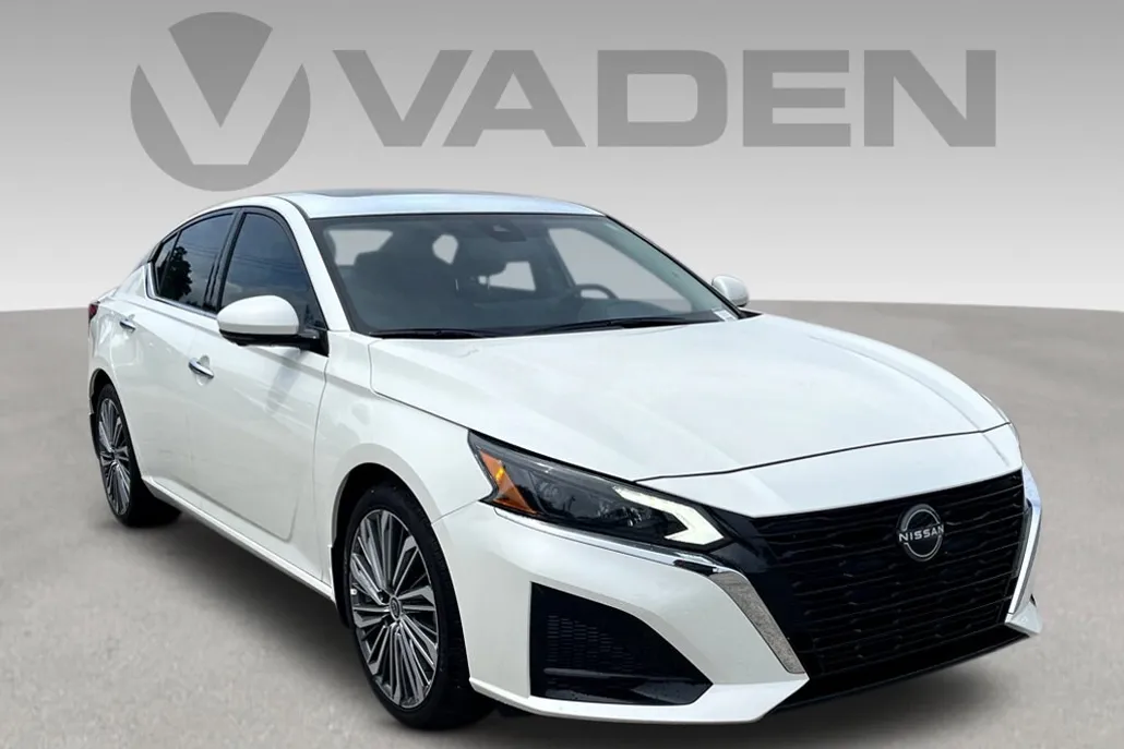 2024 Nissan Altima 2.5 SL photo 1