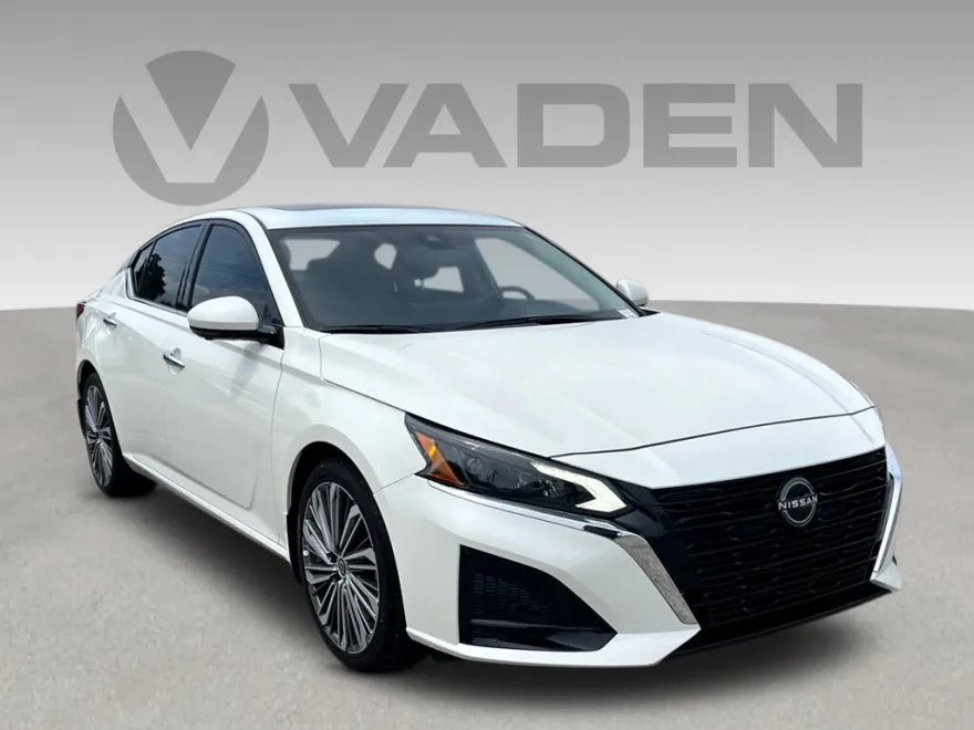 2024 Nissan Altima 2.5 SL photo 1