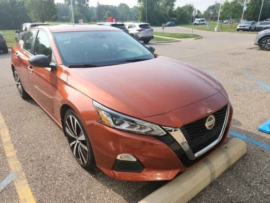 2021 Nissan Altima 2.5 SR photo 1