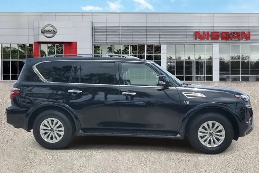 2022 Nissan Armada SV photo 1