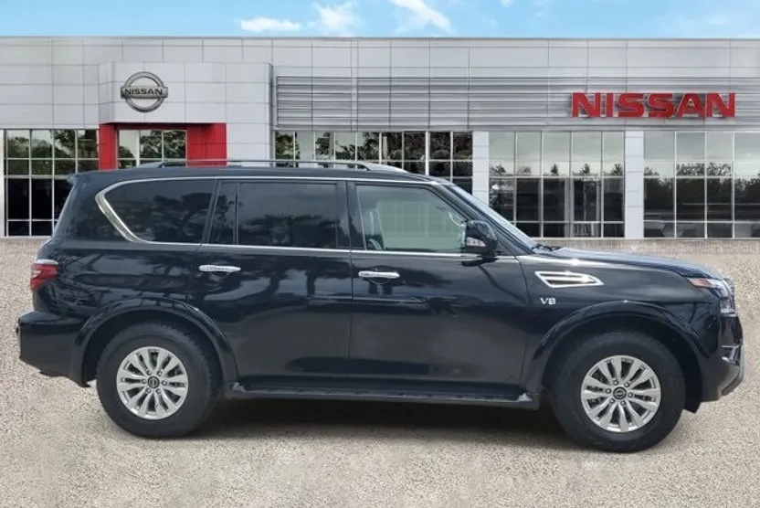 2022 Nissan Armada SV photo 1