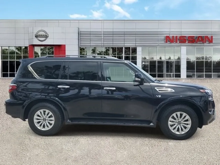 2022 Nissan Armada SV photo 1