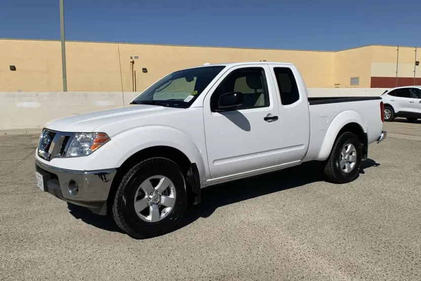 2011 Nissan Frontier SV photo 1