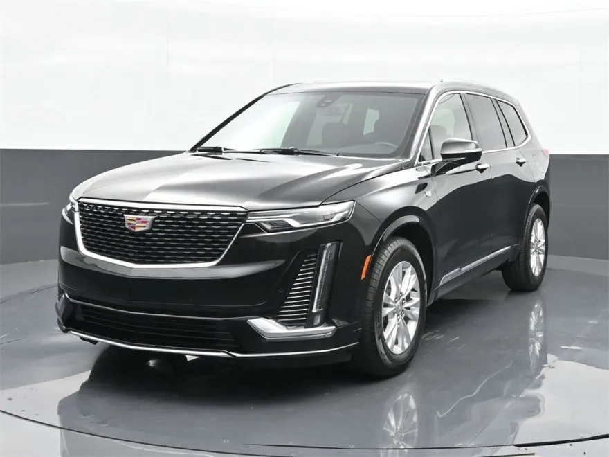 2025 Cadillac XT6 Luxury photo 1