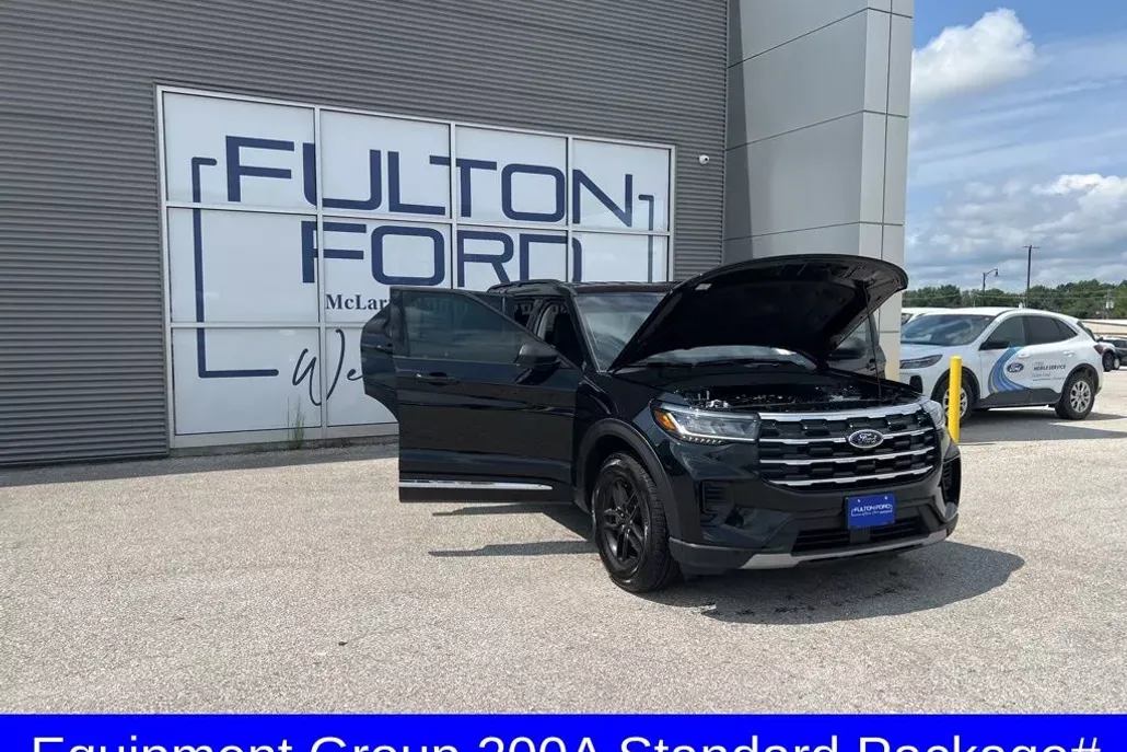 2025 Ford Explorer photo 1