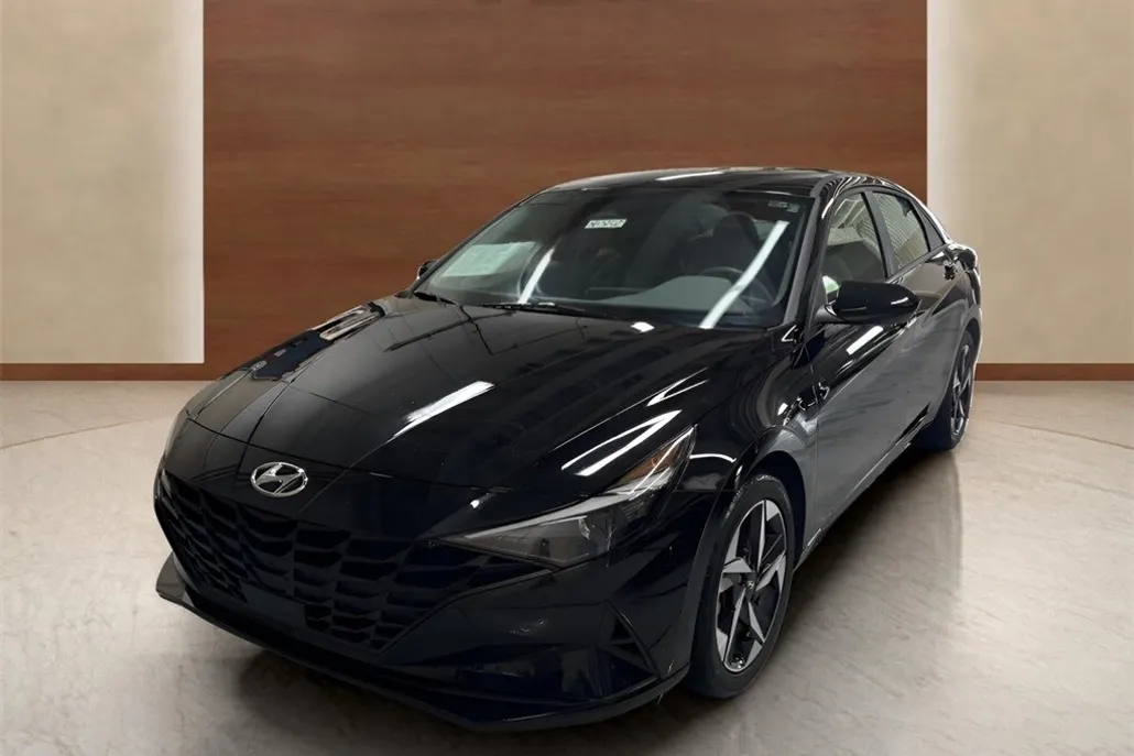 2023 Hyundai Elantra SEL photo 1