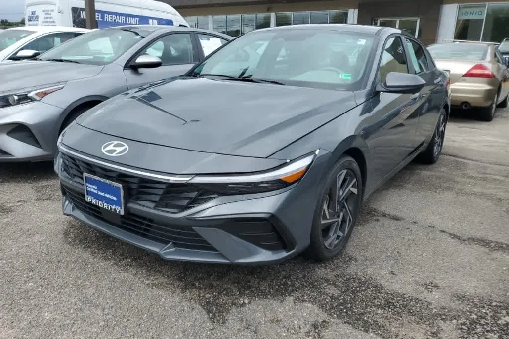 2024 Hyundai Elantra SEL Convenience photo 1