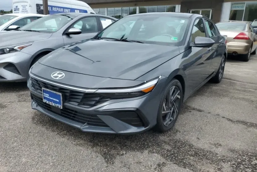 2024 Hyundai Elantra SEL Convenience photo 1