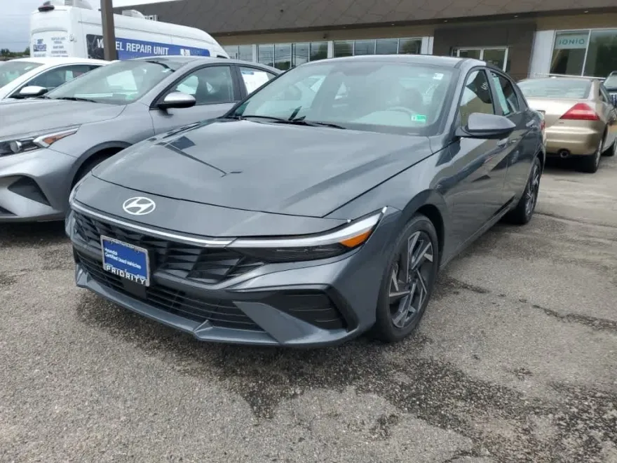 2024 Hyundai Elantra SEL Convenience photo 1