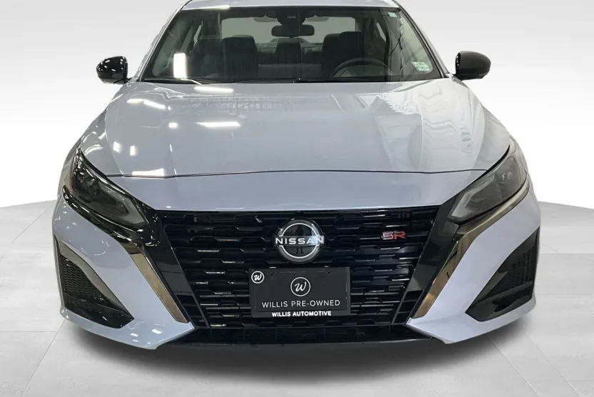 2024 Nissan Altima SR photo 1