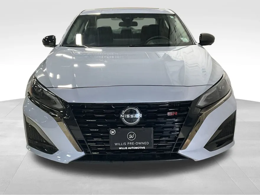 2024 Nissan Altima SR photo 1