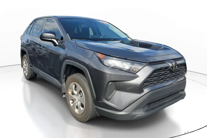 2022 Toyota RAV4 LE photo 1