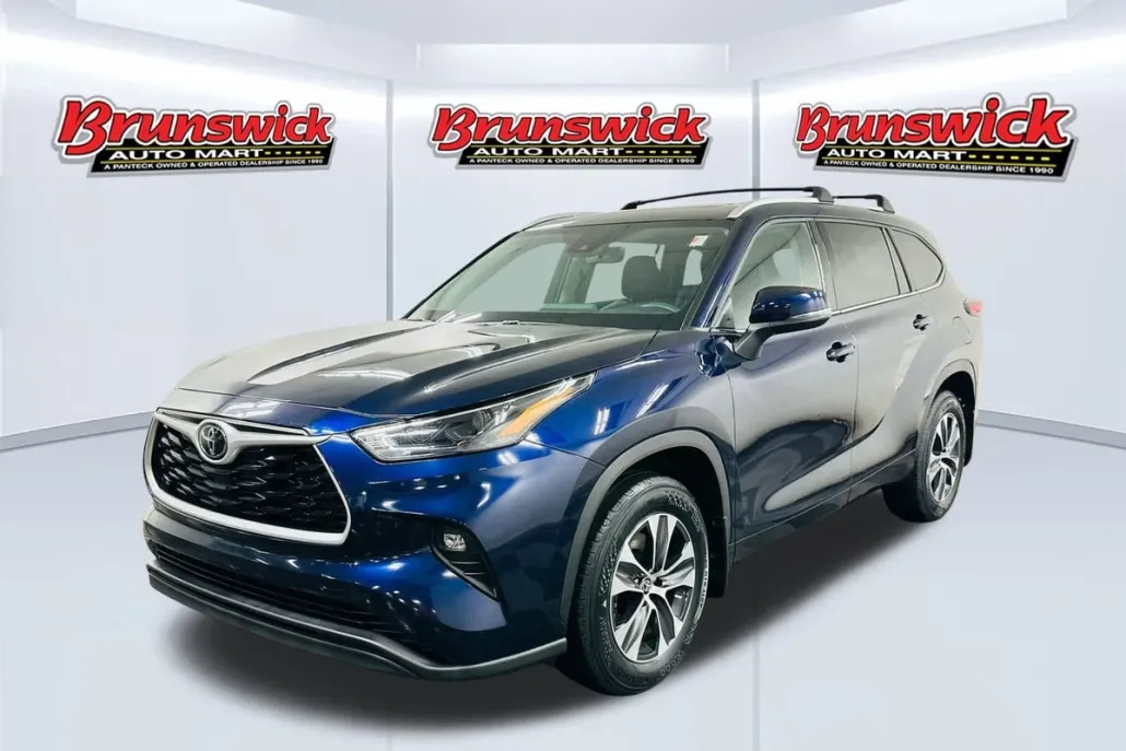 2022 Toyota Highlander XLE photo 1