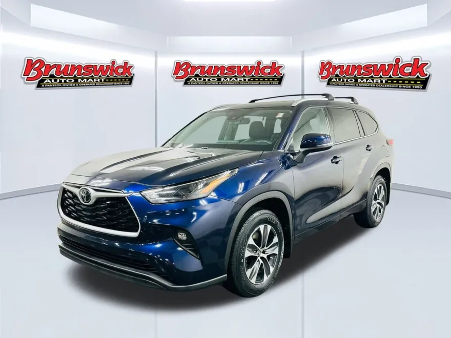 2022 Toyota Highlander XLE photo 1