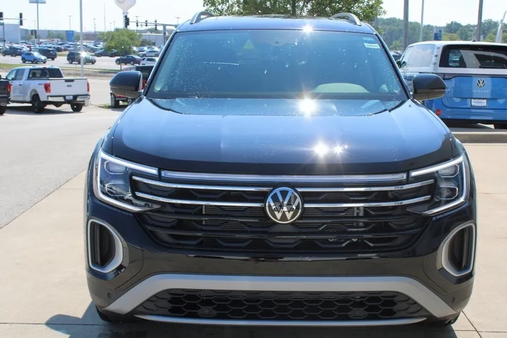 2026 Volkswagen Atlas Peak Edition SE photo 1
