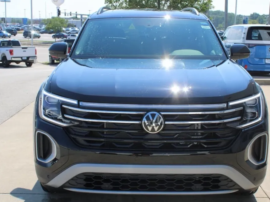 2026 Volkswagen Atlas Peak Edition SE photo 1